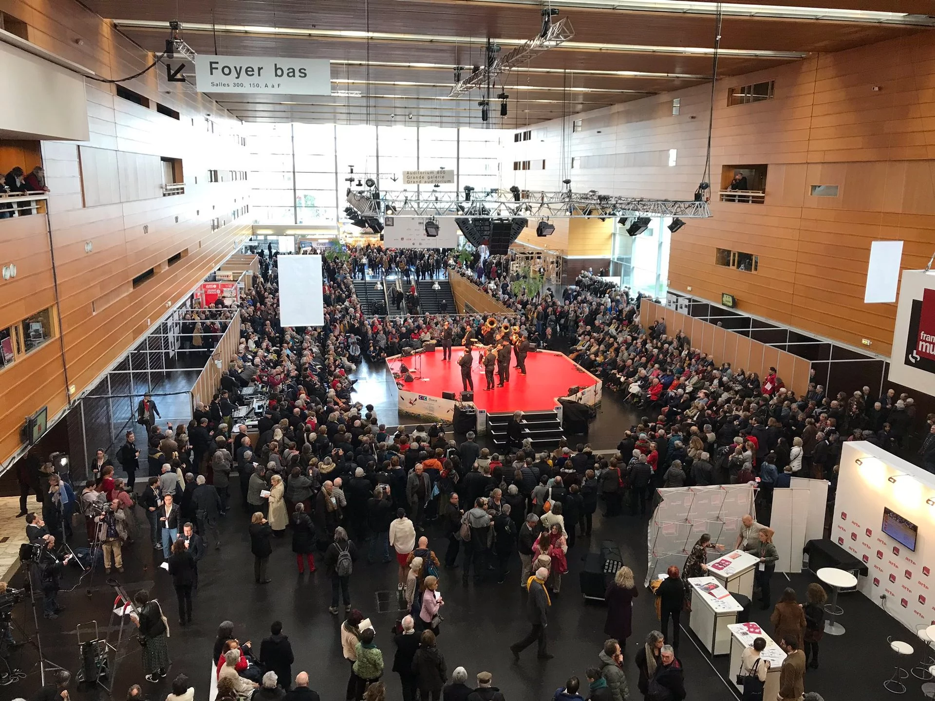 FOLLE JOURNEE NANTES aménagement grand hall FOLLE JOURNEE NANTES aménagement grand hall