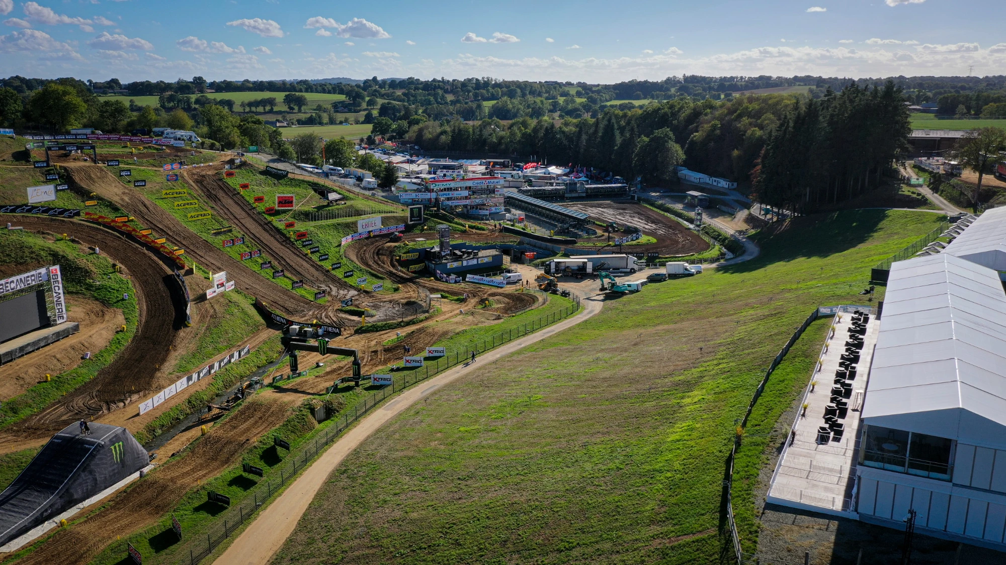 structure-hospitalite-vip-motocross