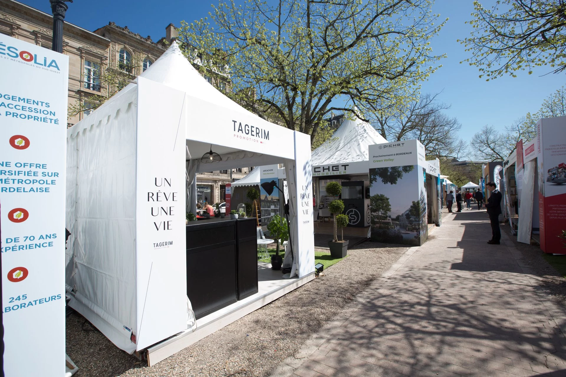 Gardens Stand avec plancher Gardens Stand avec plancher